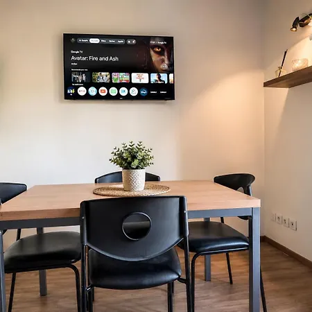 Le Nid Des Hirondelles Restaurant Au Premier Etage Petit Dejeuner Sur Commande Apartment *